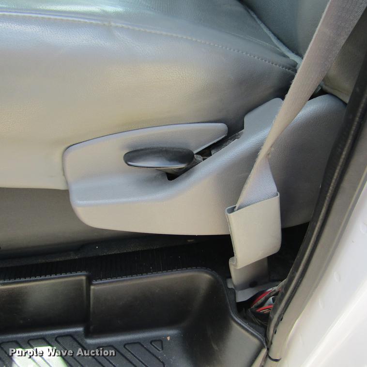 image for item DD2677 2006 Ford E350 Super Duty van