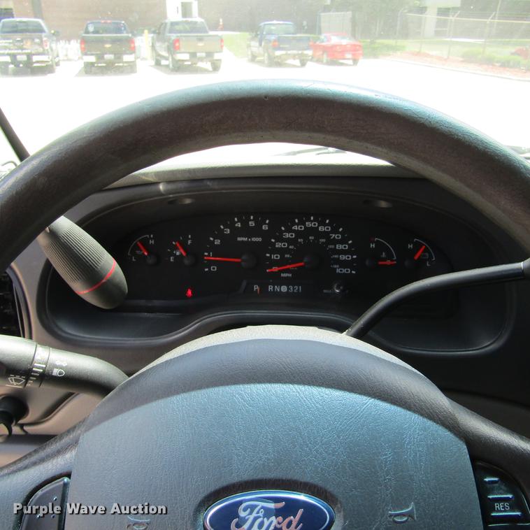 image for item DD2677 2006 Ford E350 Super Duty van