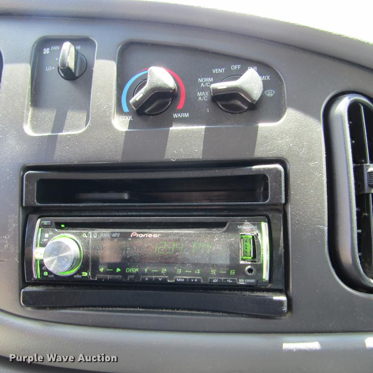 image for item DD2677 2006 Ford E350 Super Duty van