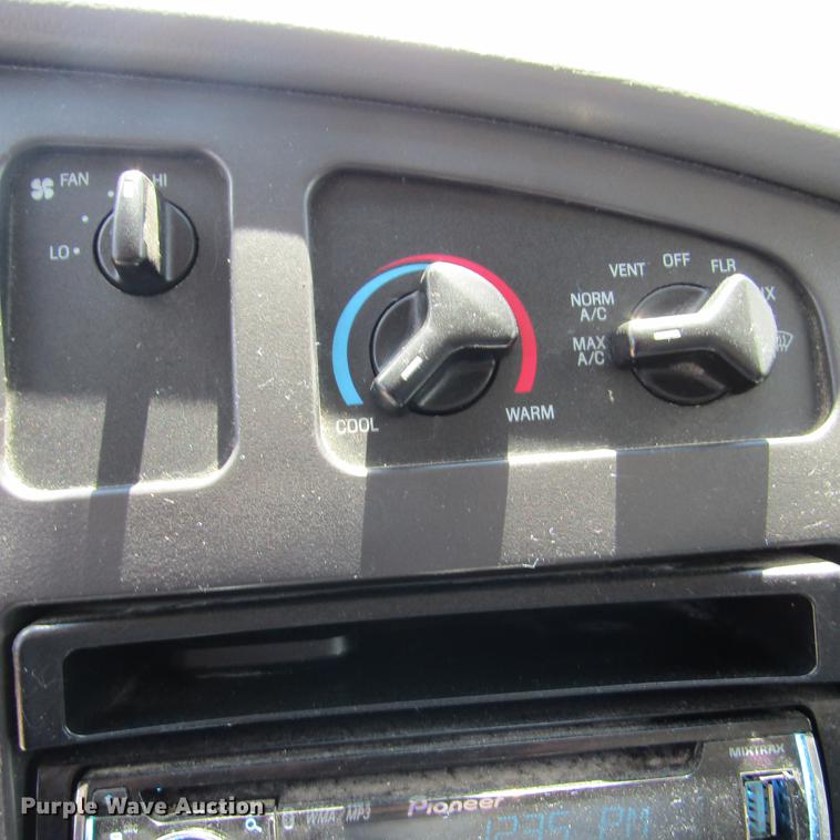 image for item DD2677 2006 Ford E350 Super Duty van