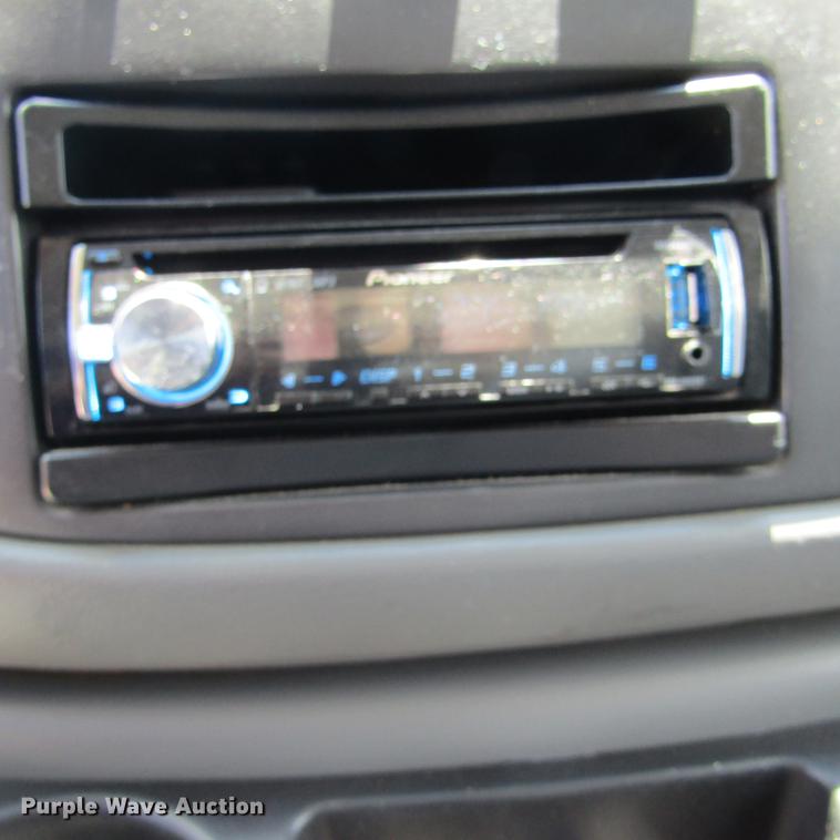 image for item DD2677 2006 Ford E350 Super Duty van