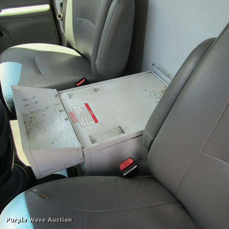 image for item DD2677 2006 Ford E350 Super Duty van