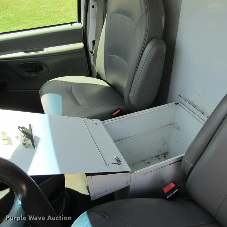 image for item DD2677 2006 Ford E350 Super Duty van