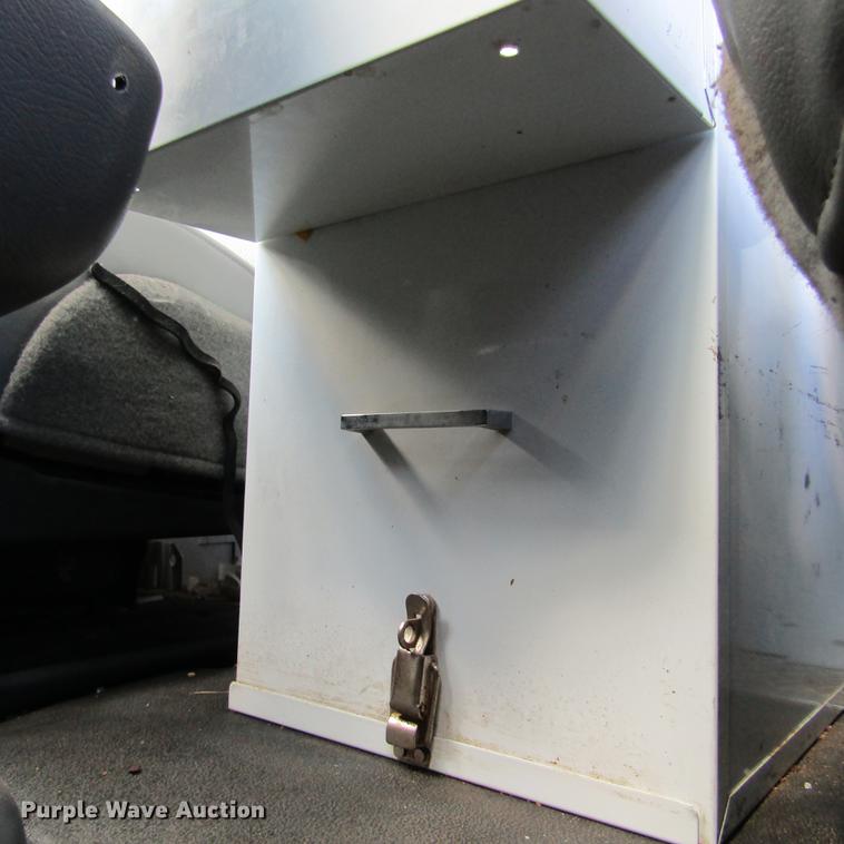 image for item DD2677 2006 Ford E350 Super Duty van