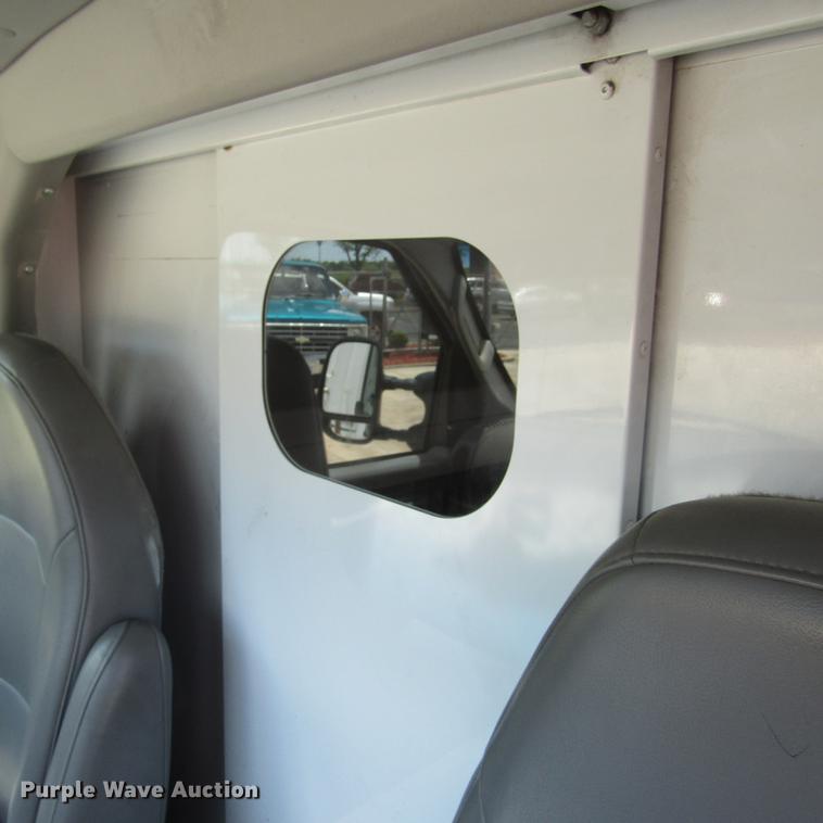 image for item DD2677 2006 Ford E350 Super Duty van