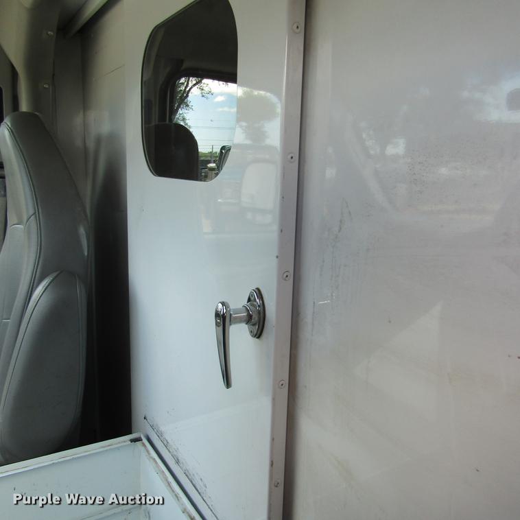 image for item DD2677 2006 Ford E350 Super Duty van