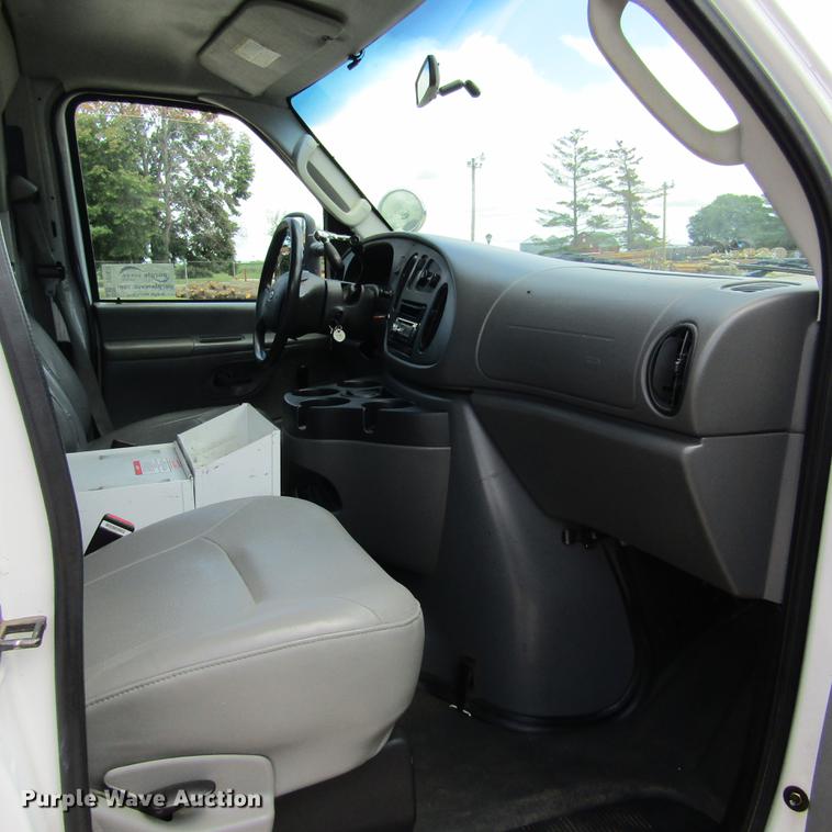 image for item DD2677 2006 Ford E350 Super Duty van