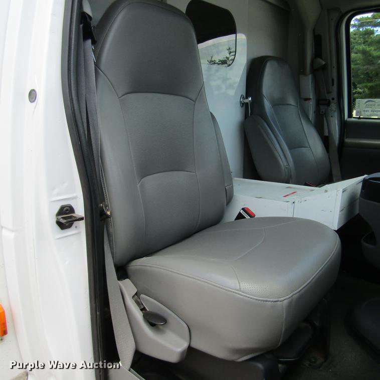 image for item DD2677 2006 Ford E350 Super Duty van