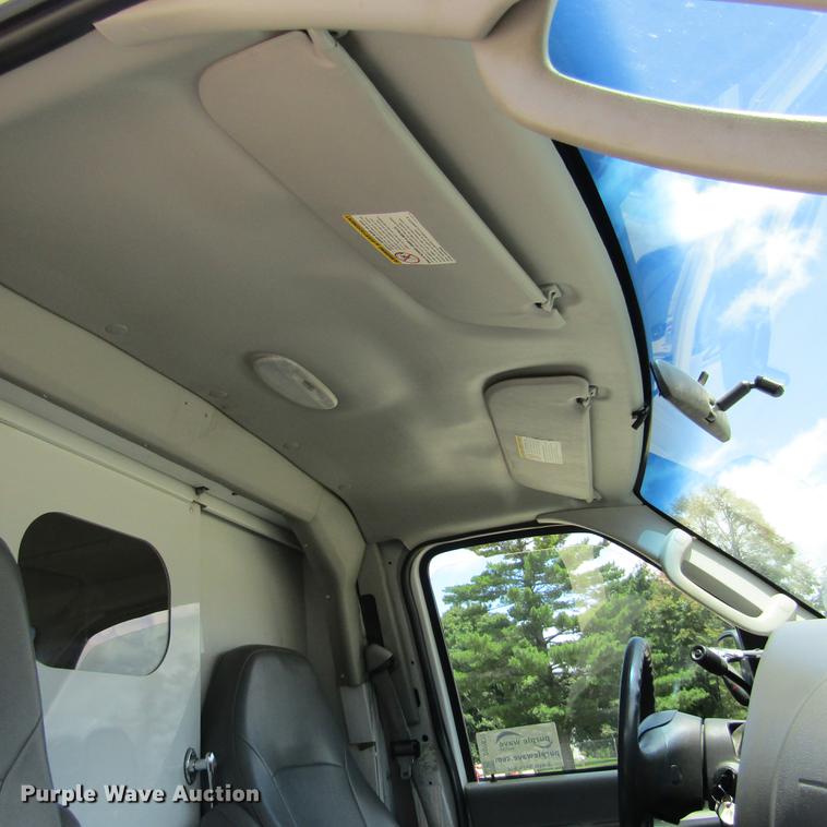 image for item DD2677 2006 Ford E350 Super Duty van