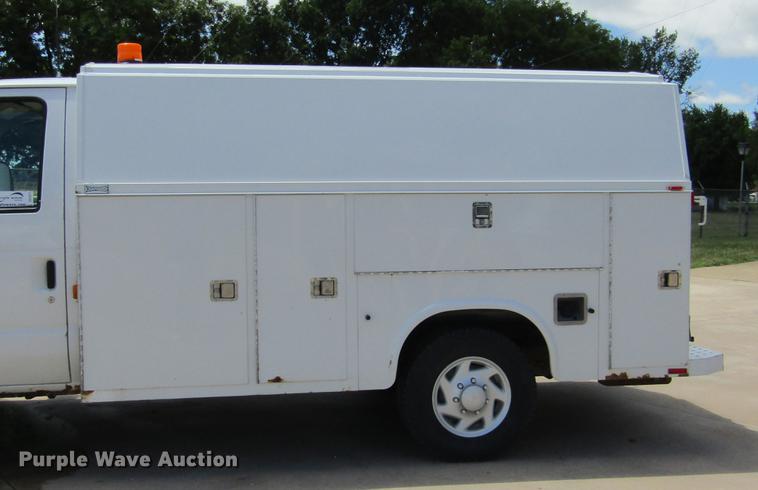 image for item DD2677 2006 Ford E350 Super Duty van
