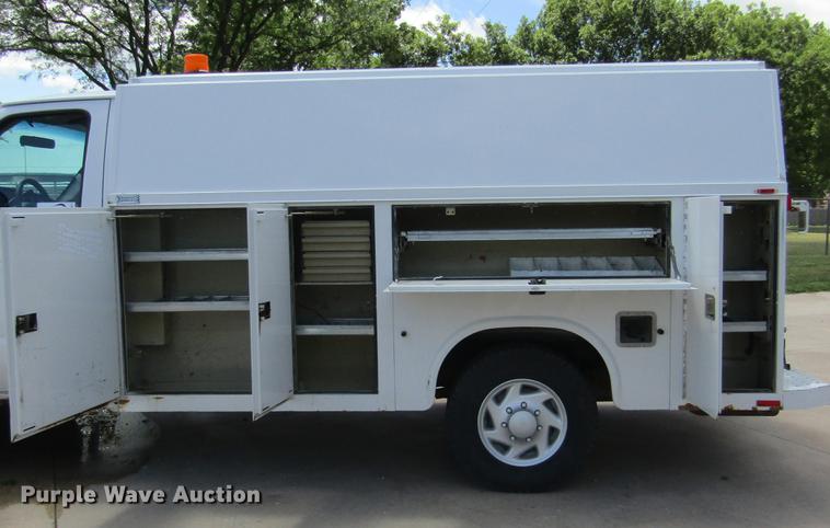 image for item DD2677 2006 Ford E350 Super Duty van