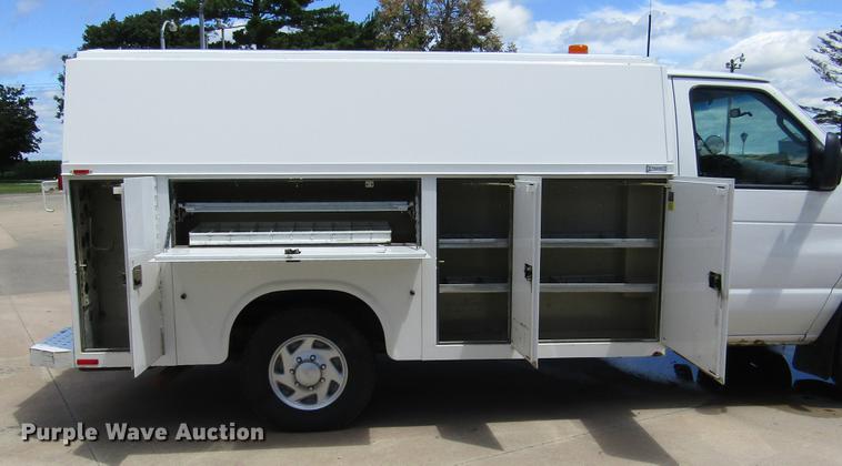 image for item DD2677 2006 Ford E350 Super Duty van