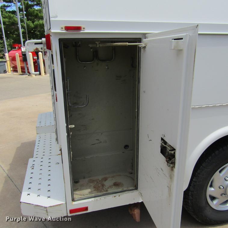 image for item DD2677 2006 Ford E350 Super Duty van