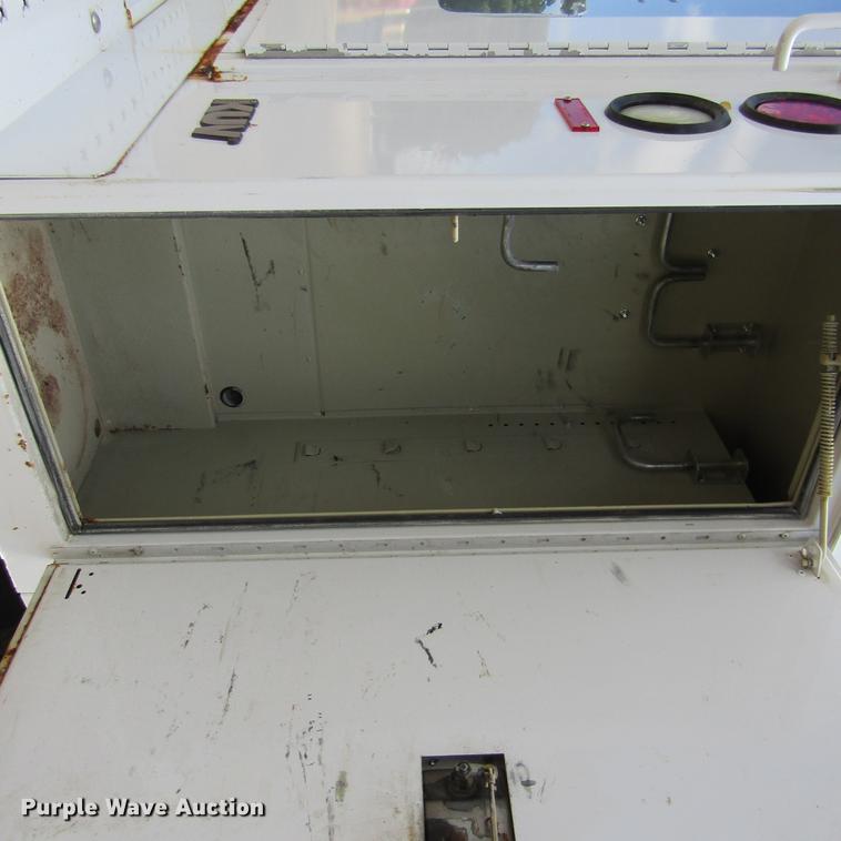 image for item DD2677 2006 Ford E350 Super Duty van