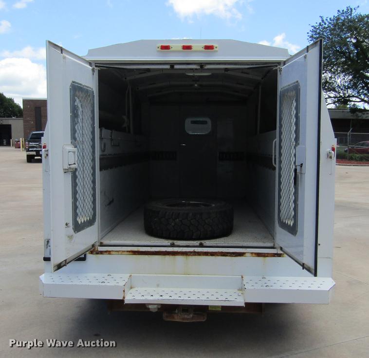 image for item DD2677 2006 Ford E350 Super Duty van