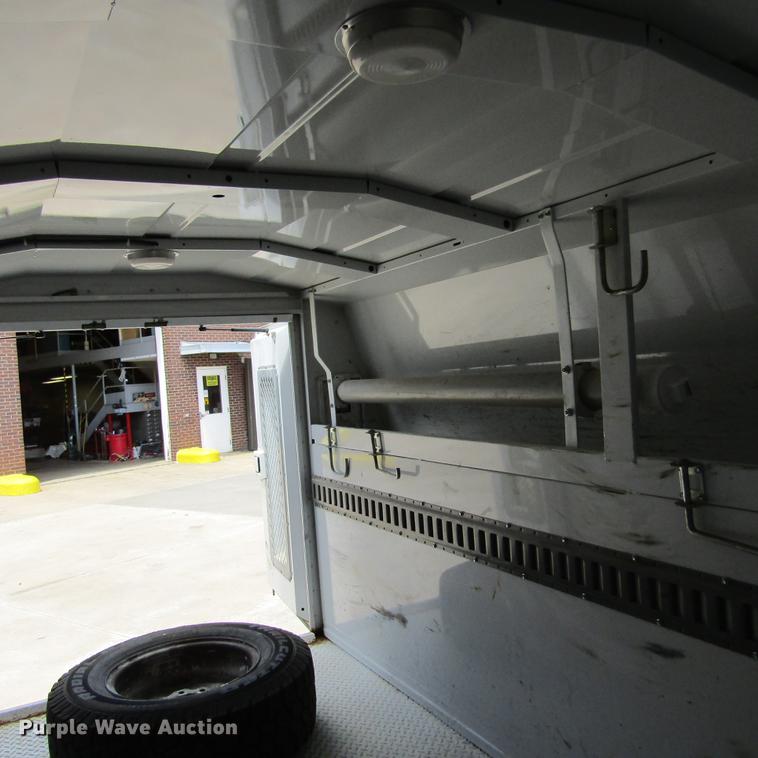 image for item DD2677 2006 Ford E350 Super Duty van