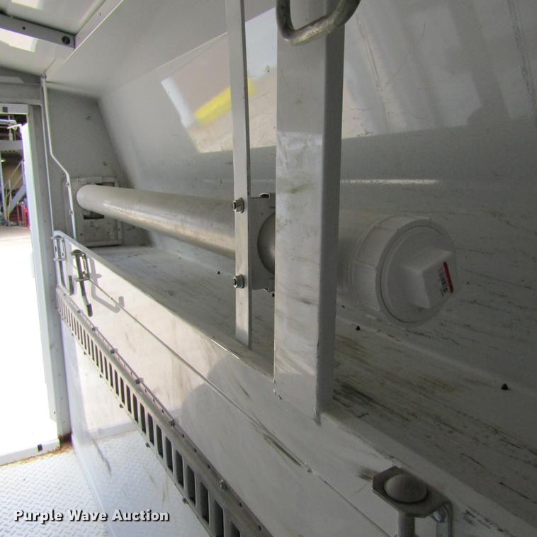 image for item DD2677 2006 Ford E350 Super Duty van