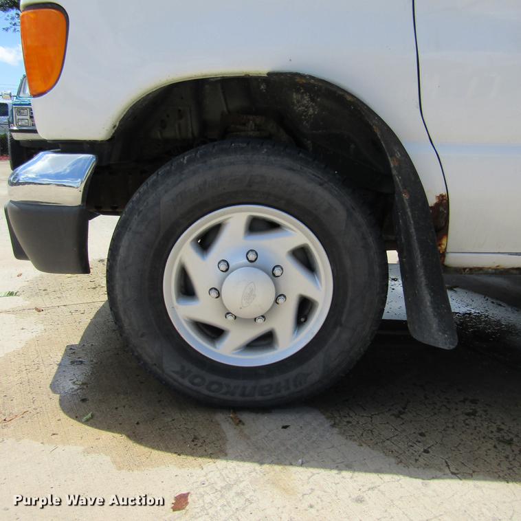 image for item DD2677 2006 Ford E350 Super Duty van