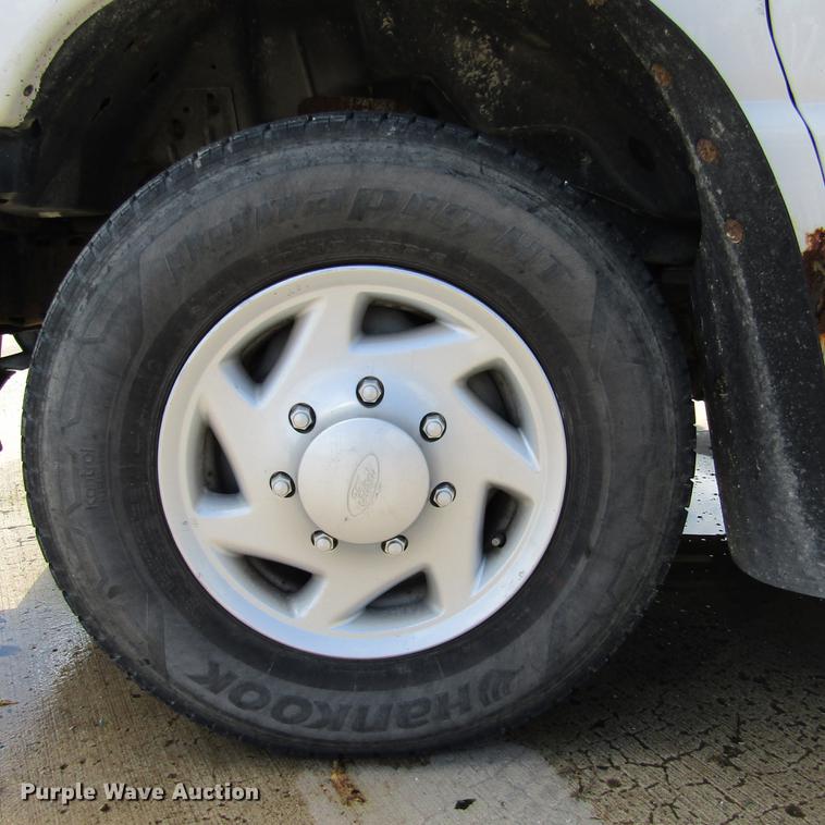 image for item DD2677 2006 Ford E350 Super Duty van