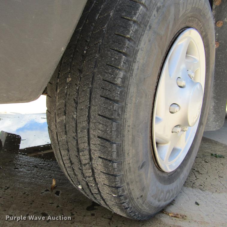 image for item DD2677 2006 Ford E350 Super Duty van