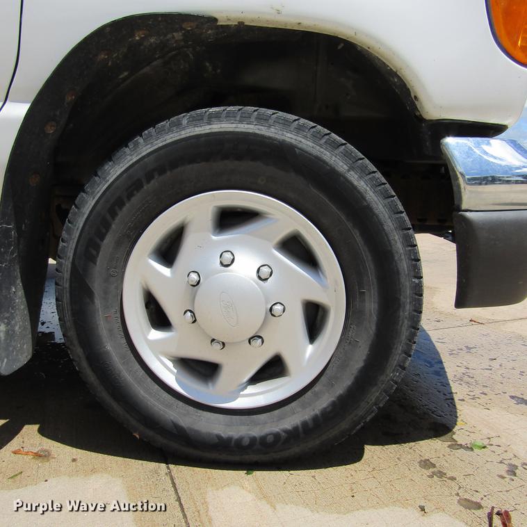 image for item DD2677 2006 Ford E350 Super Duty van
