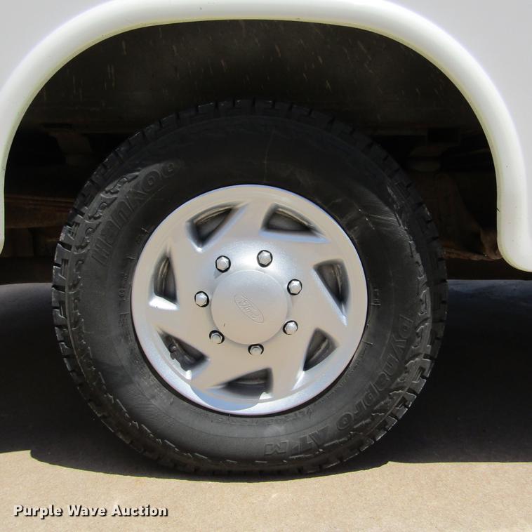image for item DD2677 2006 Ford E350 Super Duty van