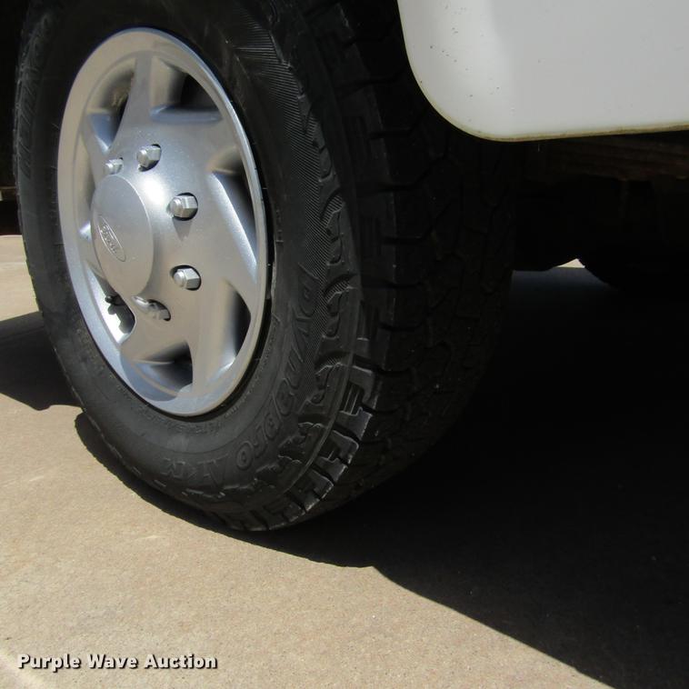 image for item DD2677 2006 Ford E350 Super Duty van