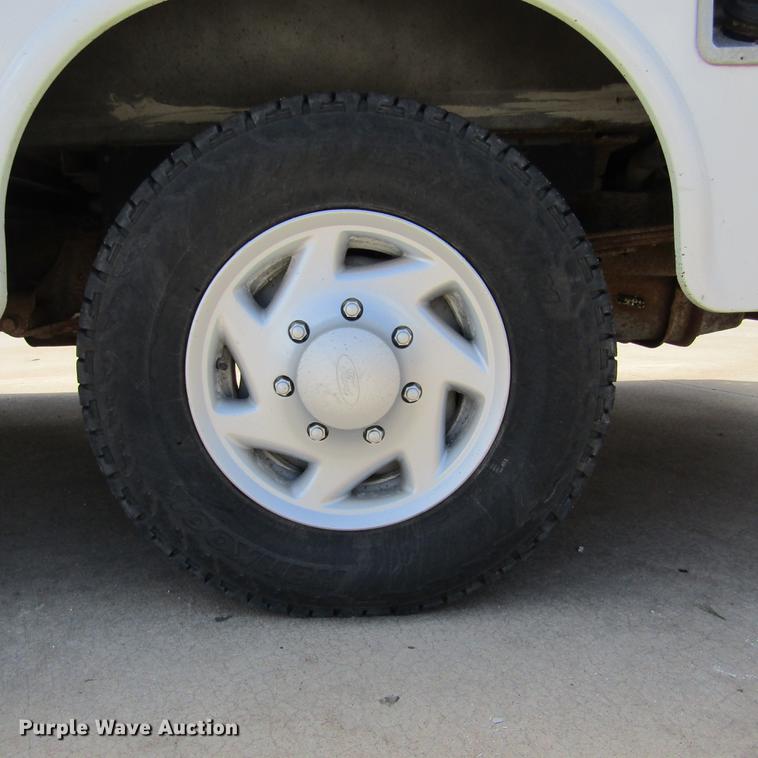 image for item DD2677 2006 Ford E350 Super Duty van