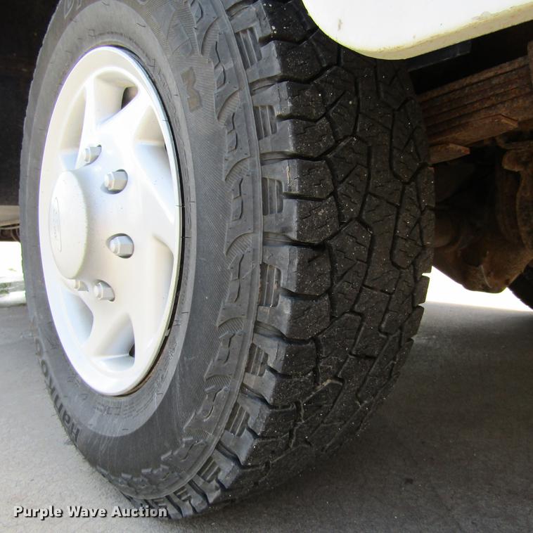 image for item DD2677 2006 Ford E350 Super Duty van