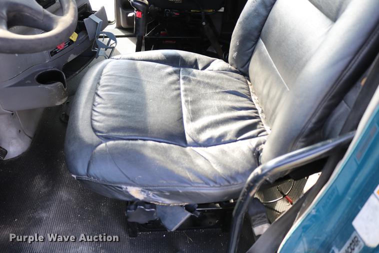 image for item DD4256 2006 Peterbilt 387 semi truck