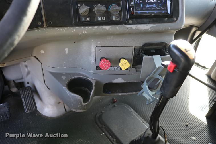 image for item DD4256 2006 Peterbilt 387 semi truck