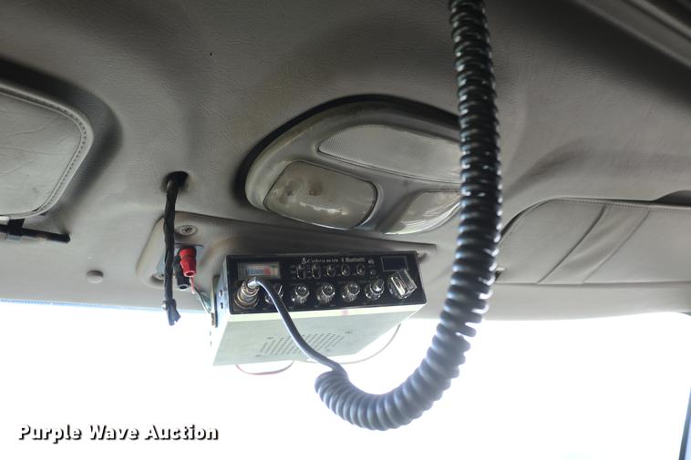 image for item DD4256 2006 Peterbilt 387 semi truck