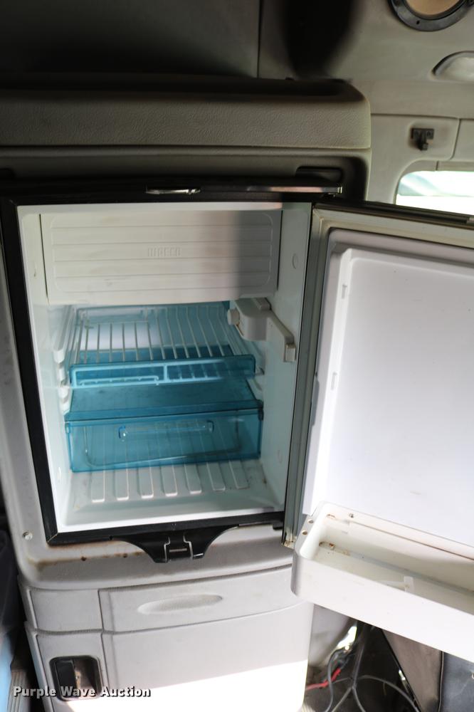 image for item DD4256 2006 Peterbilt 387 semi truck