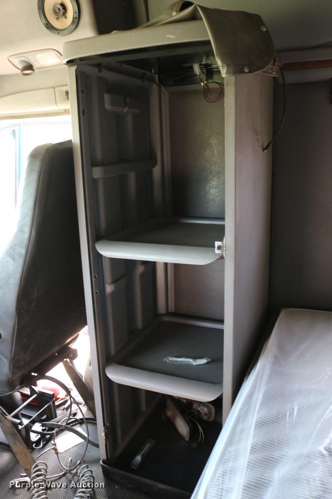 image for item DD4256 2006 Peterbilt 387 semi truck