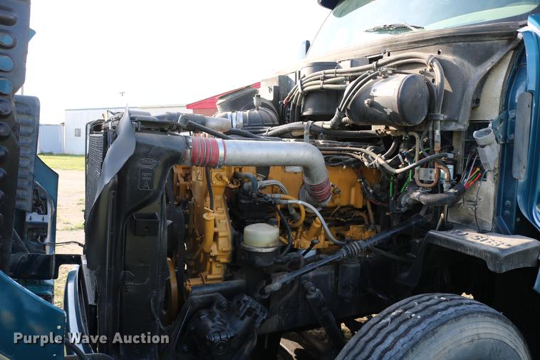image for item DD4256 2006 Peterbilt 387 semi truck