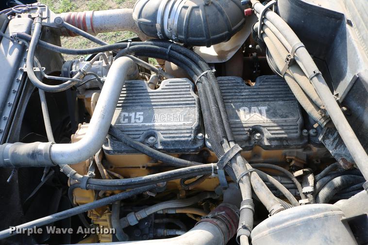 image for item DD4256 2006 Peterbilt 387 semi truck