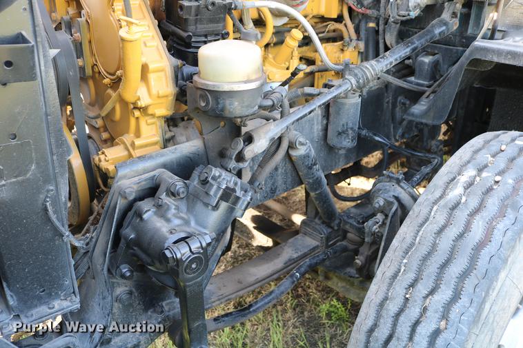 image for item DD4256 2006 Peterbilt 387 semi truck