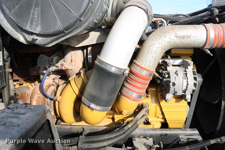 image for item DD4256 2006 Peterbilt 387 semi truck