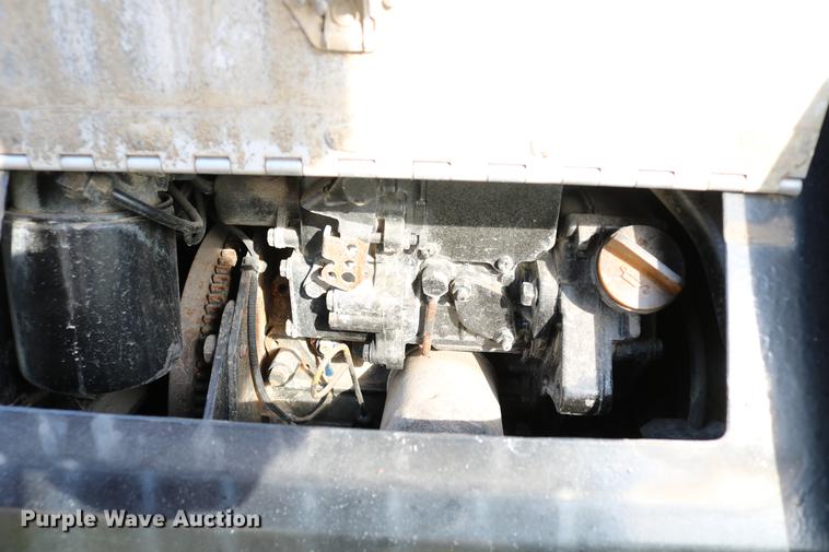 image for item DD4256 2006 Peterbilt 387 semi truck