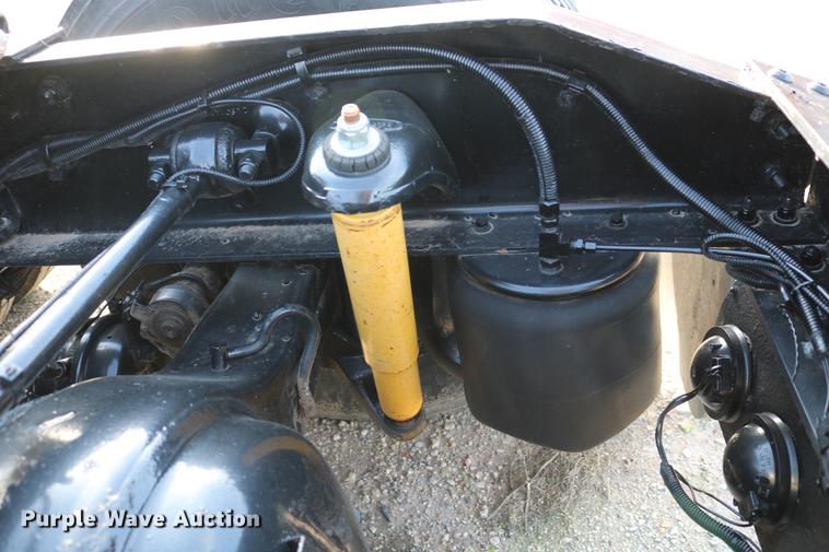 image for item DD4256 2006 Peterbilt 387 semi truck