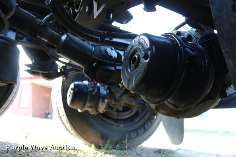 image for item DD4256 2006 Peterbilt 387 semi truck