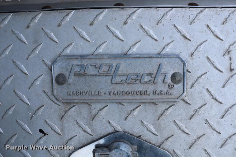 image for item DD4256 2006 Peterbilt 387 semi truck