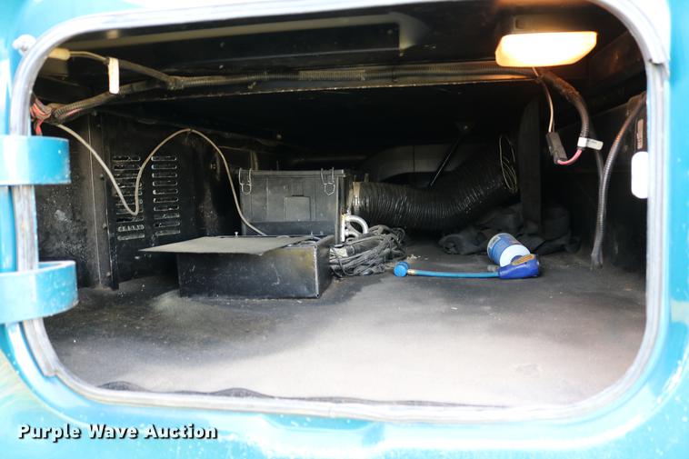 image for item DD4256 2006 Peterbilt 387 semi truck