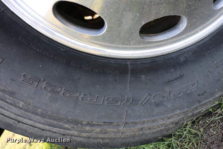 image for item DD4256 2006 Peterbilt 387 semi truck