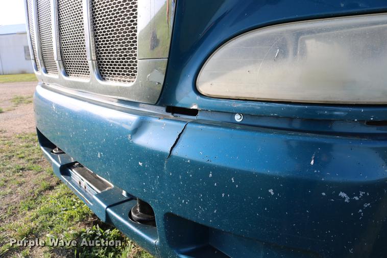 image for item DD4256 2006 Peterbilt 387 semi truck