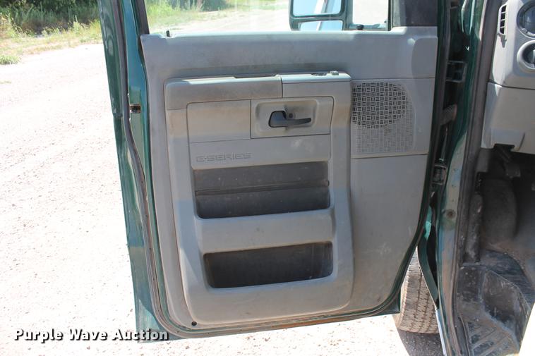 image for item DD5261 2010 Ford E350 Super Duty van