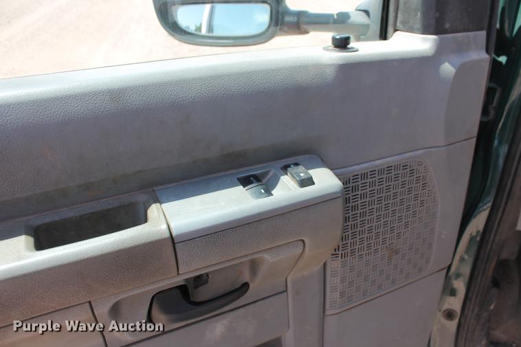 image for item DD5261 2010 Ford E350 Super Duty van