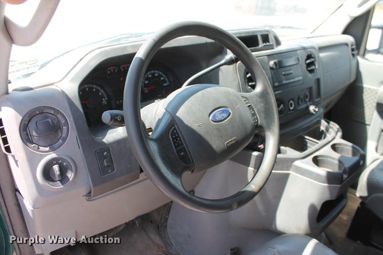 image for item DD5261 2010 Ford E350 Super Duty van