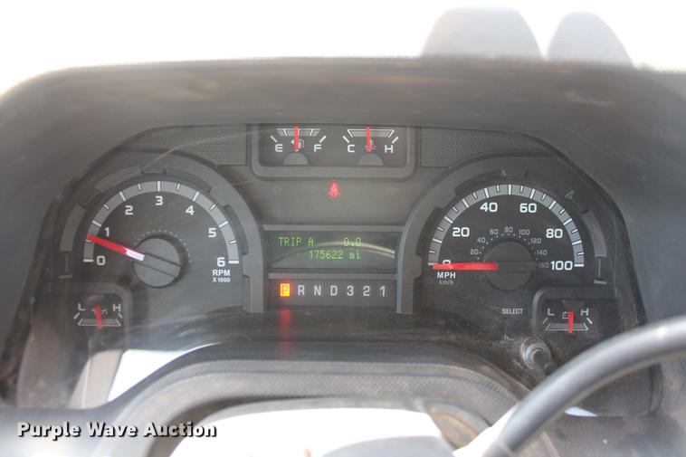 image for item DD5261 2010 Ford E350 Super Duty van