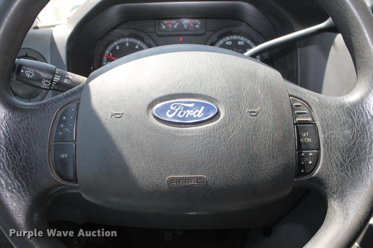 image for item DD5261 2010 Ford E350 Super Duty van